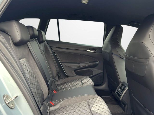 Golf VIII Variant R-Line 1.5 l eTSI OPF 110 kW