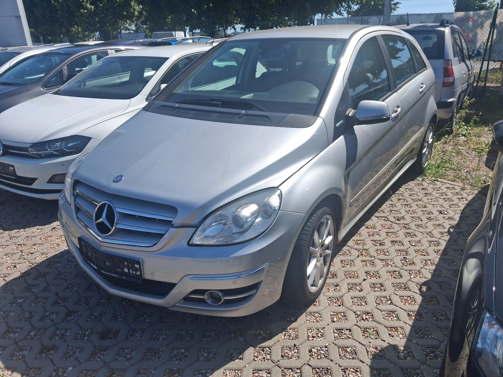 Mercedes-Benz B 180