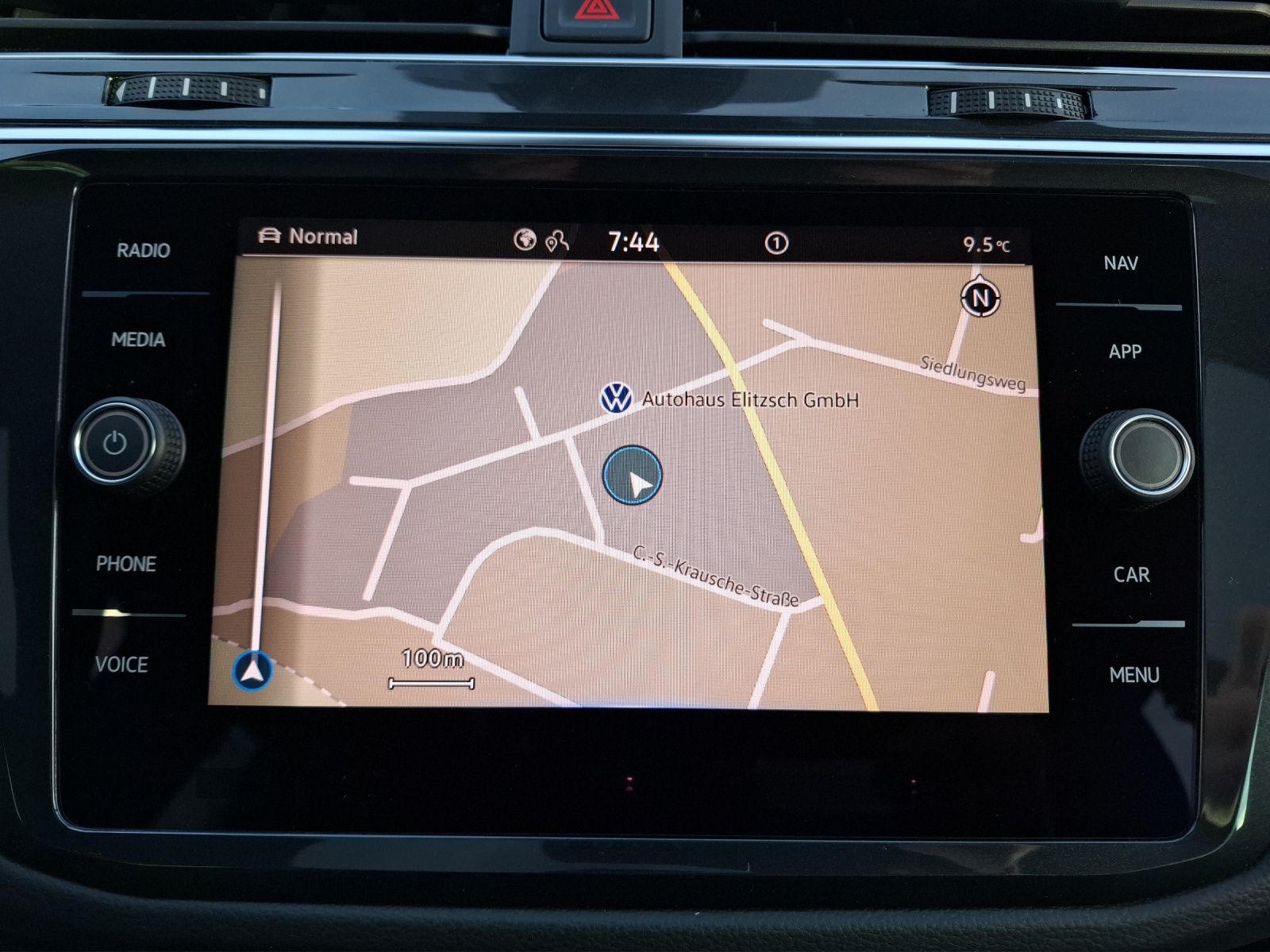Fahrzeugabbildung Volkswagen Tiguan eHybrid R-Line DSG Matrix AHK Navi Pano A