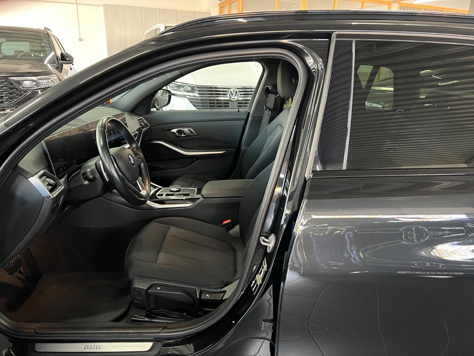 BMW 318d Touring Himmel Anthrazit+Driving Assist