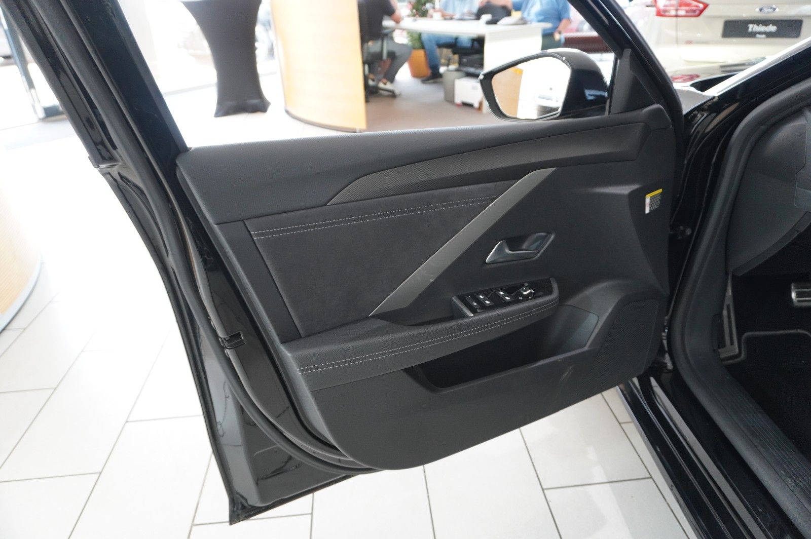 Fahrzeugabbildung Opel Astra L Lim. 1.6 HYBRID GS SPORT NAVI/360°/SPORT