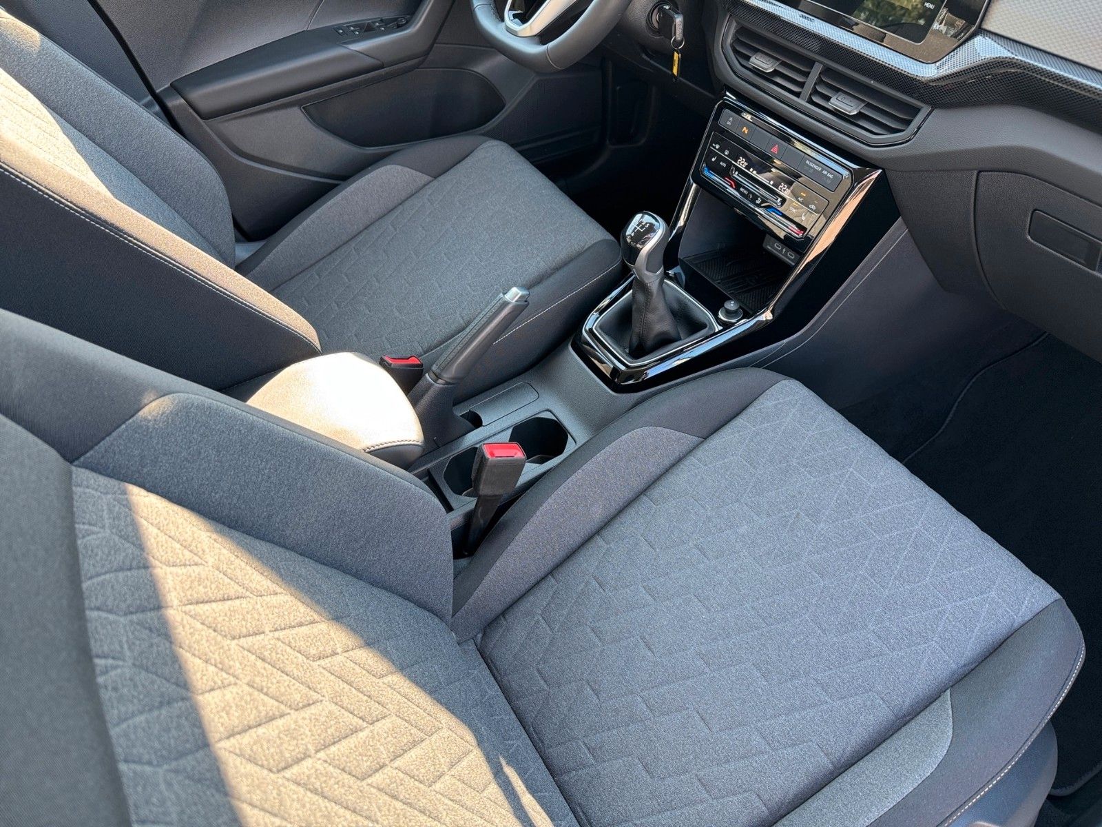 Fahrzeugabbildung Volkswagen T-Cross Life 1.0 TSI