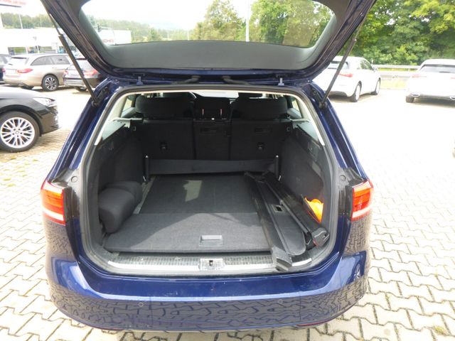 Fahrzeugabbildung Volkswagen Passat 2,0 TDI Variant >AUT/NAV/KAM/PDC/SHZ<