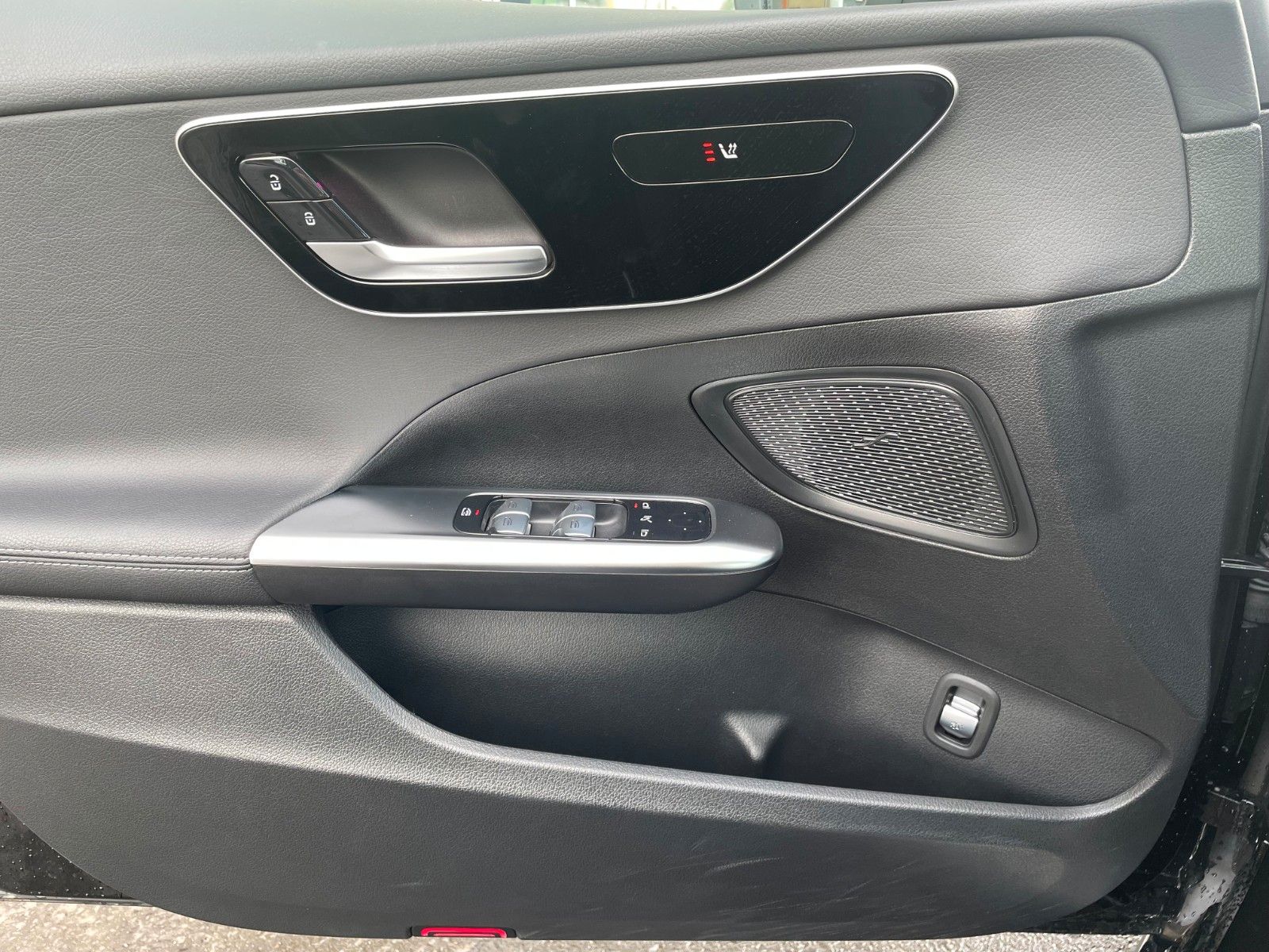 Fahrzeugabbildung Mercedes-Benz C 200 d AVANTGARDE 360°+TOTW+Carplay+Ambiente