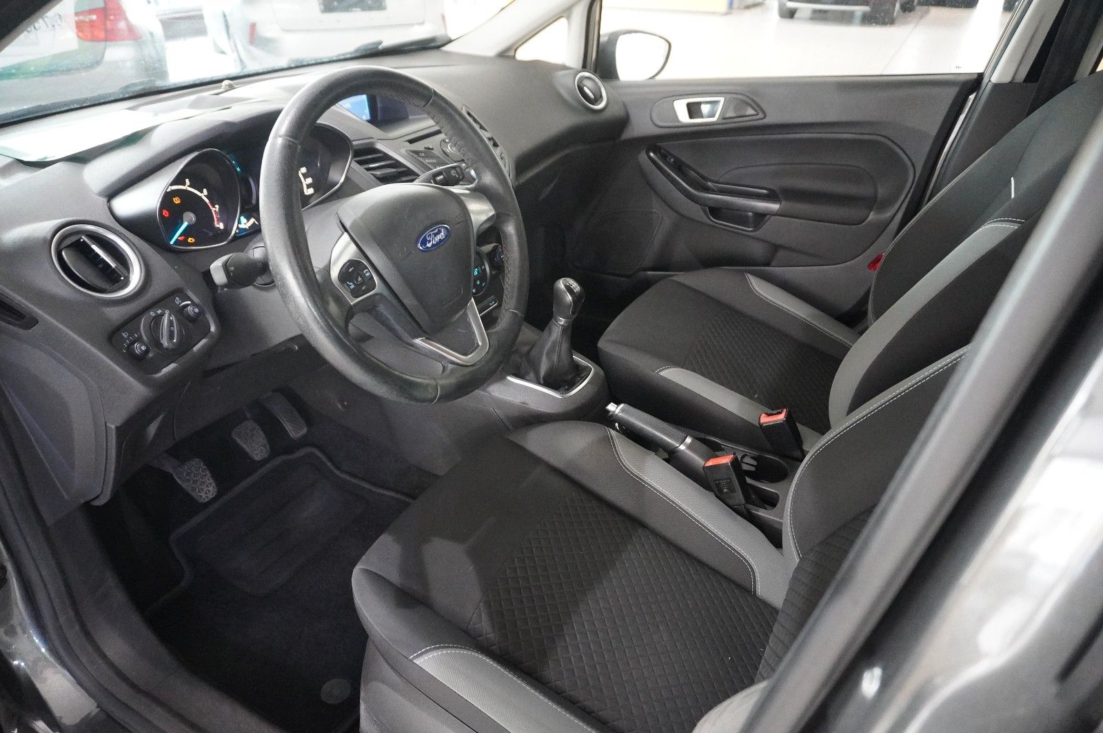 Fahrzeugabbildung Ford Fiesta 1,0 TREND 5-TÜR LED/SHZ/PDC/NEBEL/USB