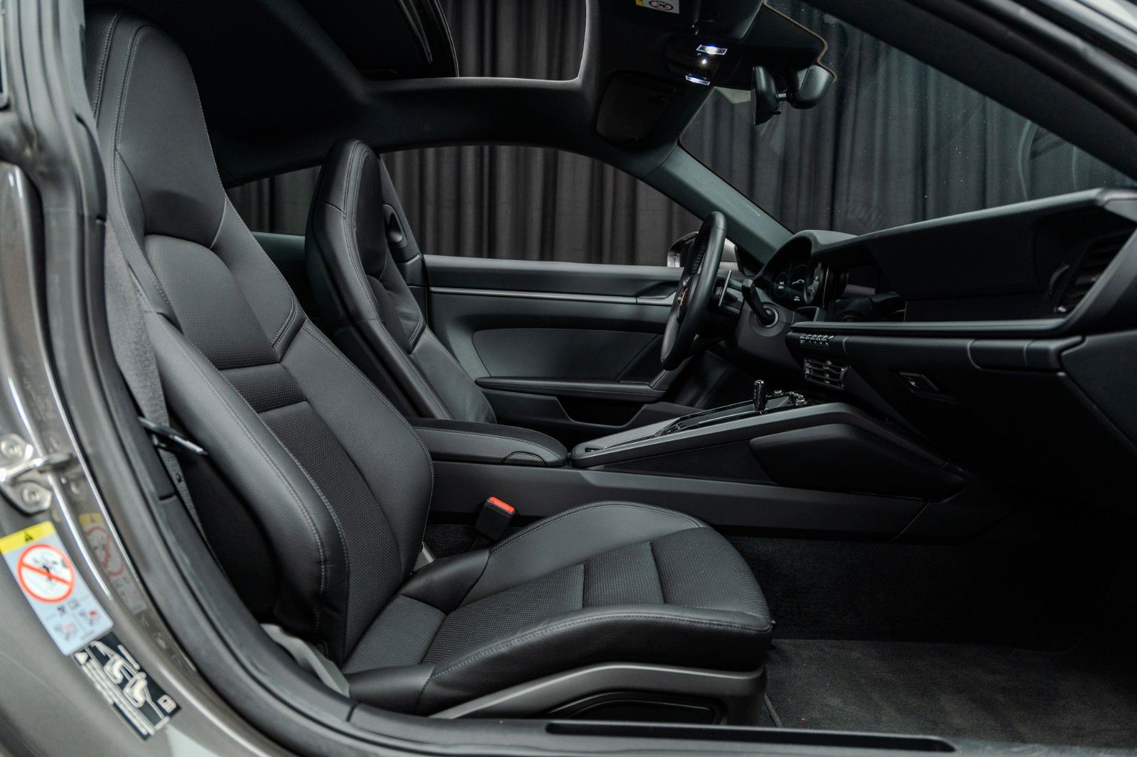 Fahrzeugabbildung Porsche 992 + 1. Hand + 16.050 km + Schiebedach + PDK