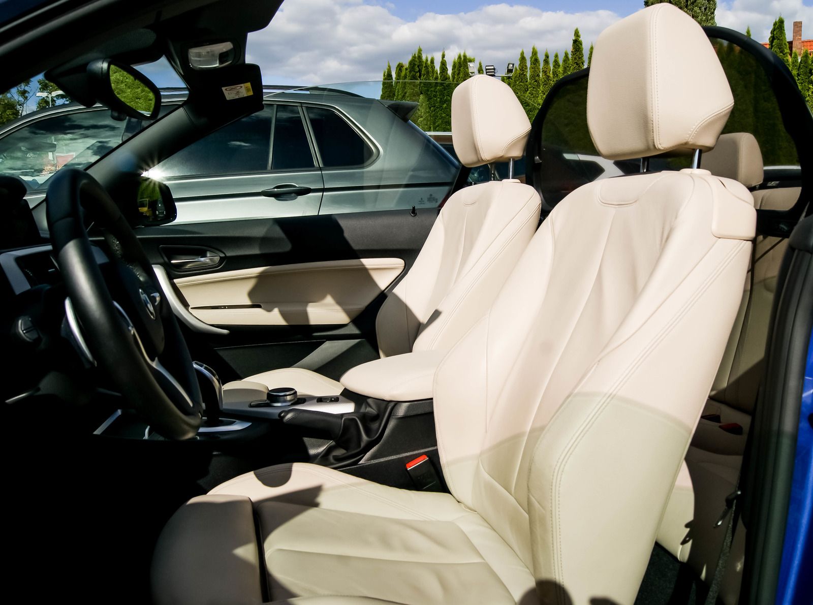 Fahrzeugabbildung BMW 220 d Cabrio M Sport Estoril NAVI LED KAMERA AHK