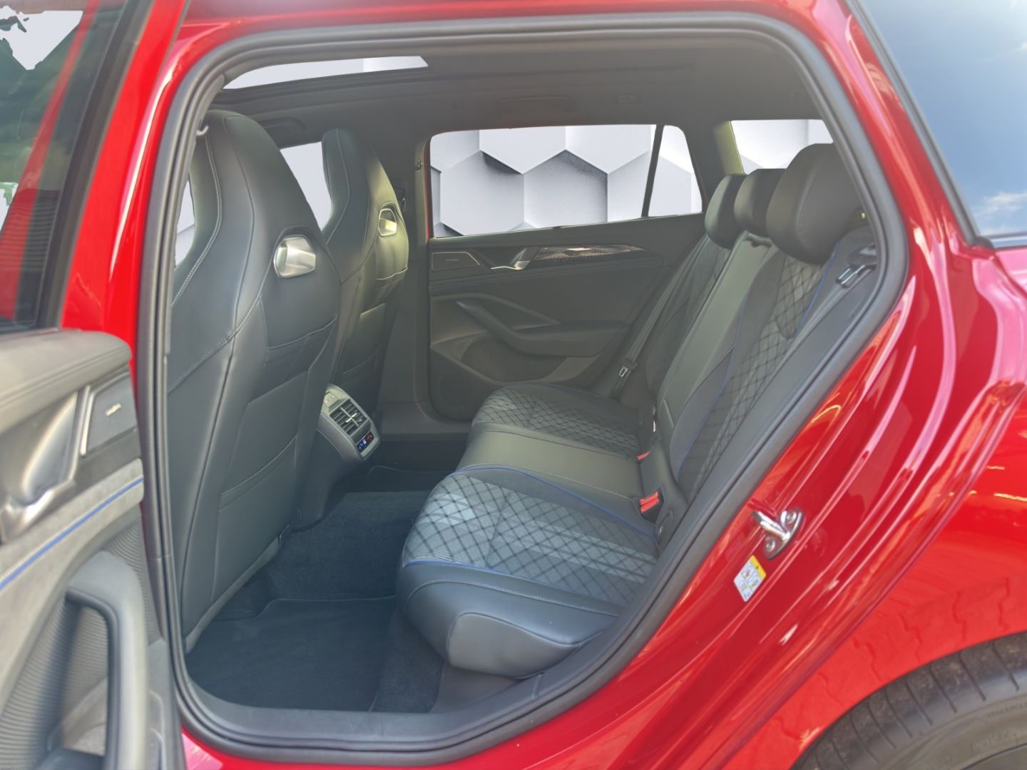 Passat Variant 1.5 TSI R-Line eHybrid 130 kW AHZ