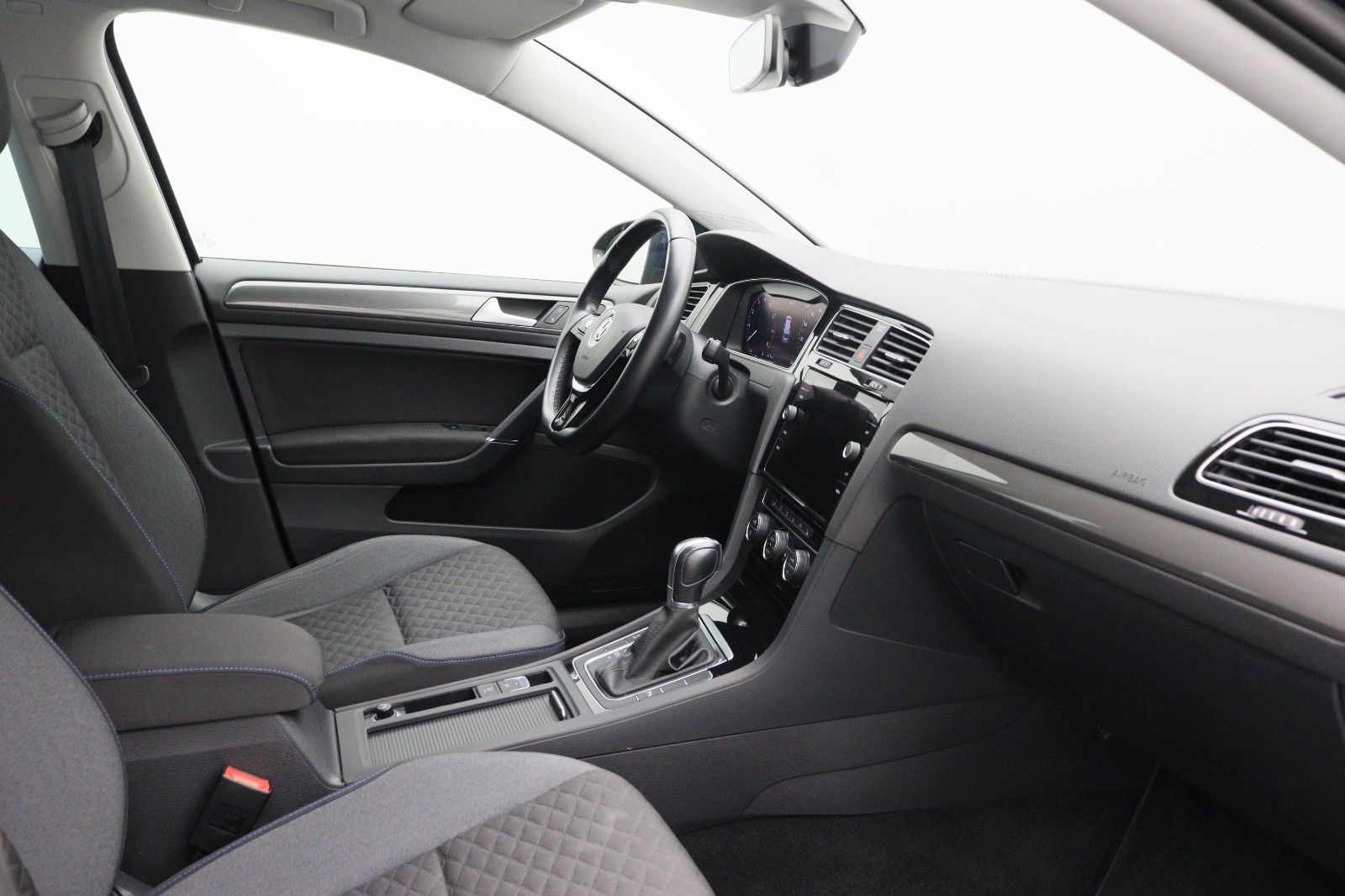 Fahrzeugabbildung Volkswagen Golf VII Variant 1.5 Join ACC KameraStandheizung