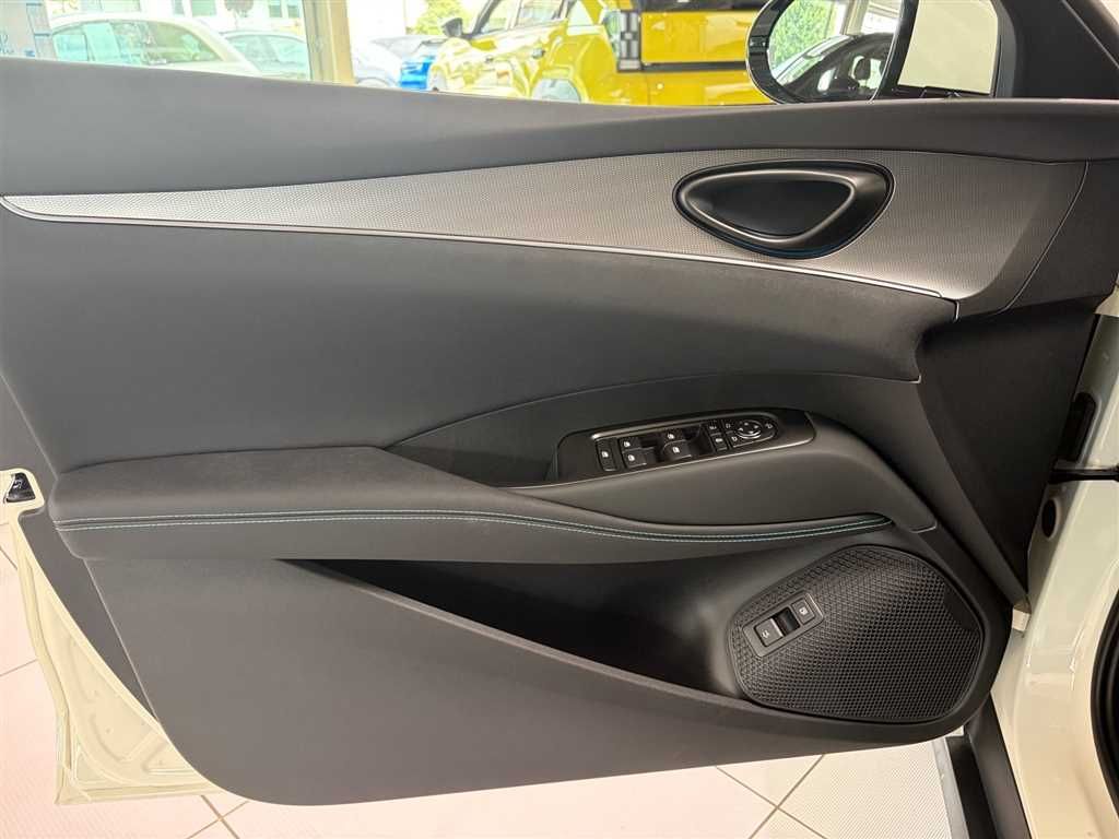 BYD SEAL 6
