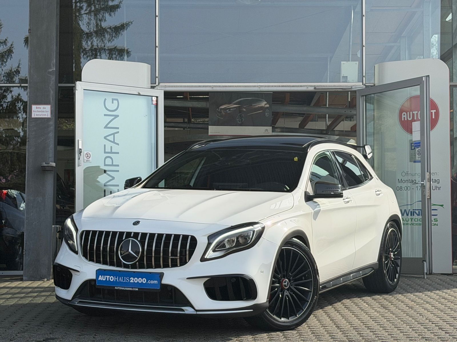 MERCEDES-BENZ GLA 45 AMG 4Matic 7G-DCT/PANO/KEYLES/RFK/HARMAN/