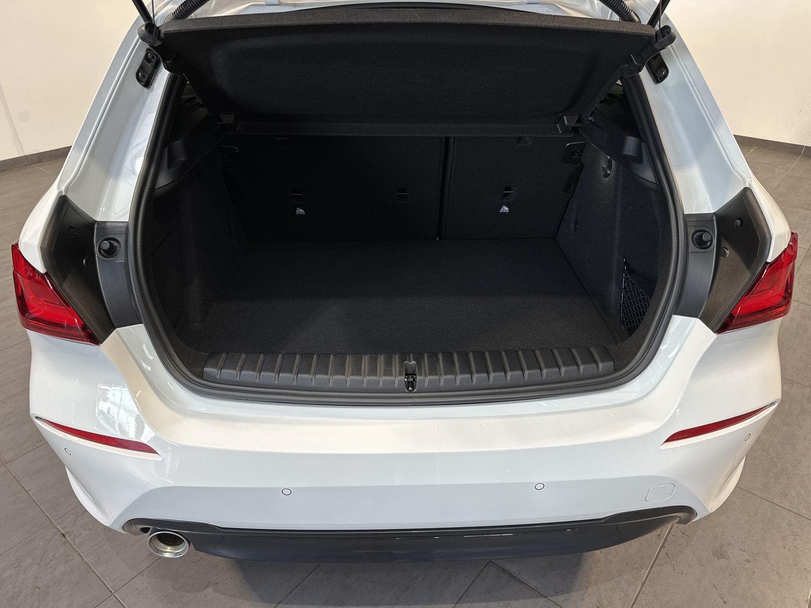 Fahrzeugabbildung BMW 118i 5-Türer Aut. Sport-Line NAV+LED+HIFI+17ZOLL