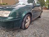 Volkswagen Bora 2.3 Highline Highline - Volkswagen Bora: Highline
