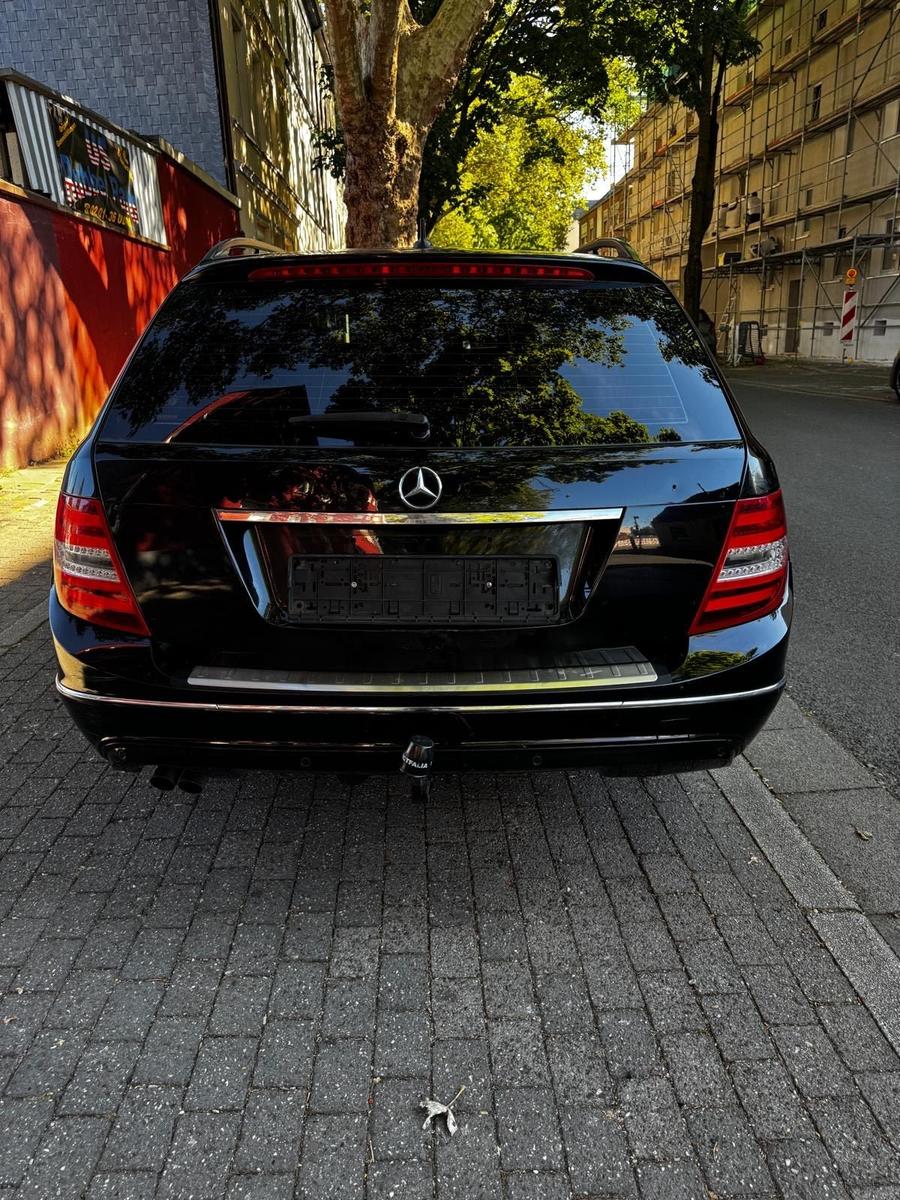 Mercedes-Benz C180 2011 — engine 120 HP (88kW)