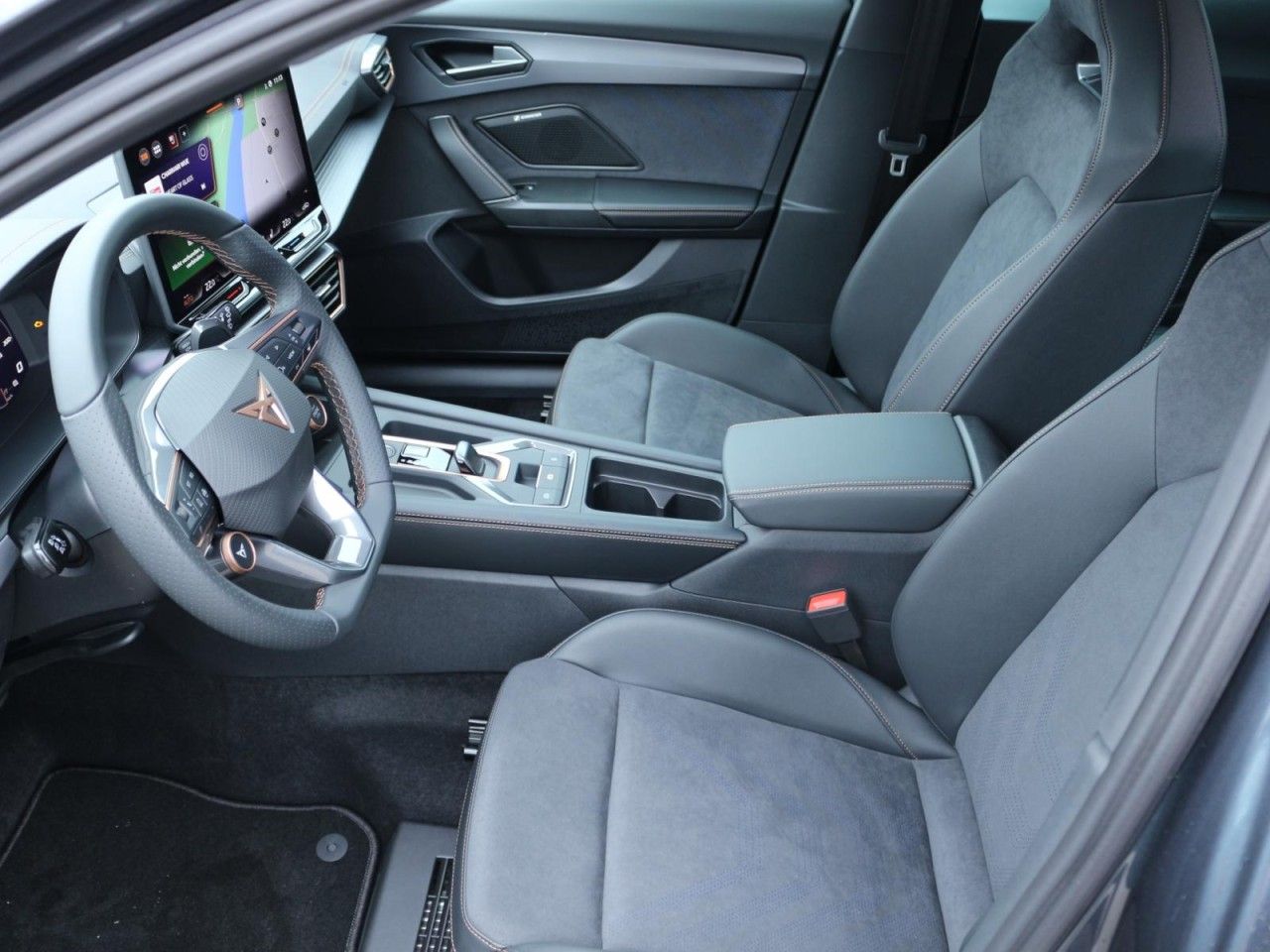 Fahrzeugabbildung CUPRA Formentor 1.5 eTSI DSG 150PS - mit KI generiert/bearbeitet