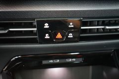 VW Golf 2.0 TDI DSG R-Line | Pano | HuD | FACELIFT VW Golf 2.0 TDI DSG R-Line | Pano | HuD | FACELIFT