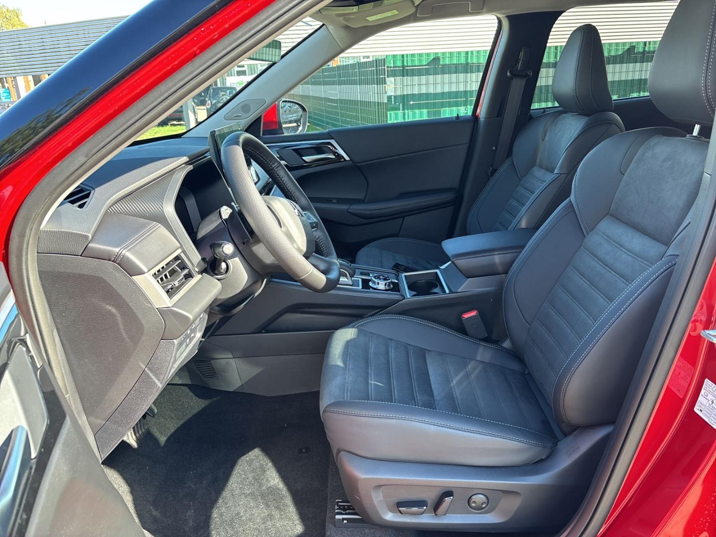 Mitsubishi Outlander Plug-in Hybrid Intro Edition 2,4l Memo