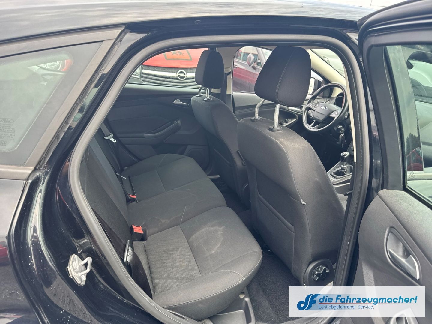 Fahrzeugabbildung Ford Focus Business Navi SHZ LenkradHZG *1502 *EXPORT