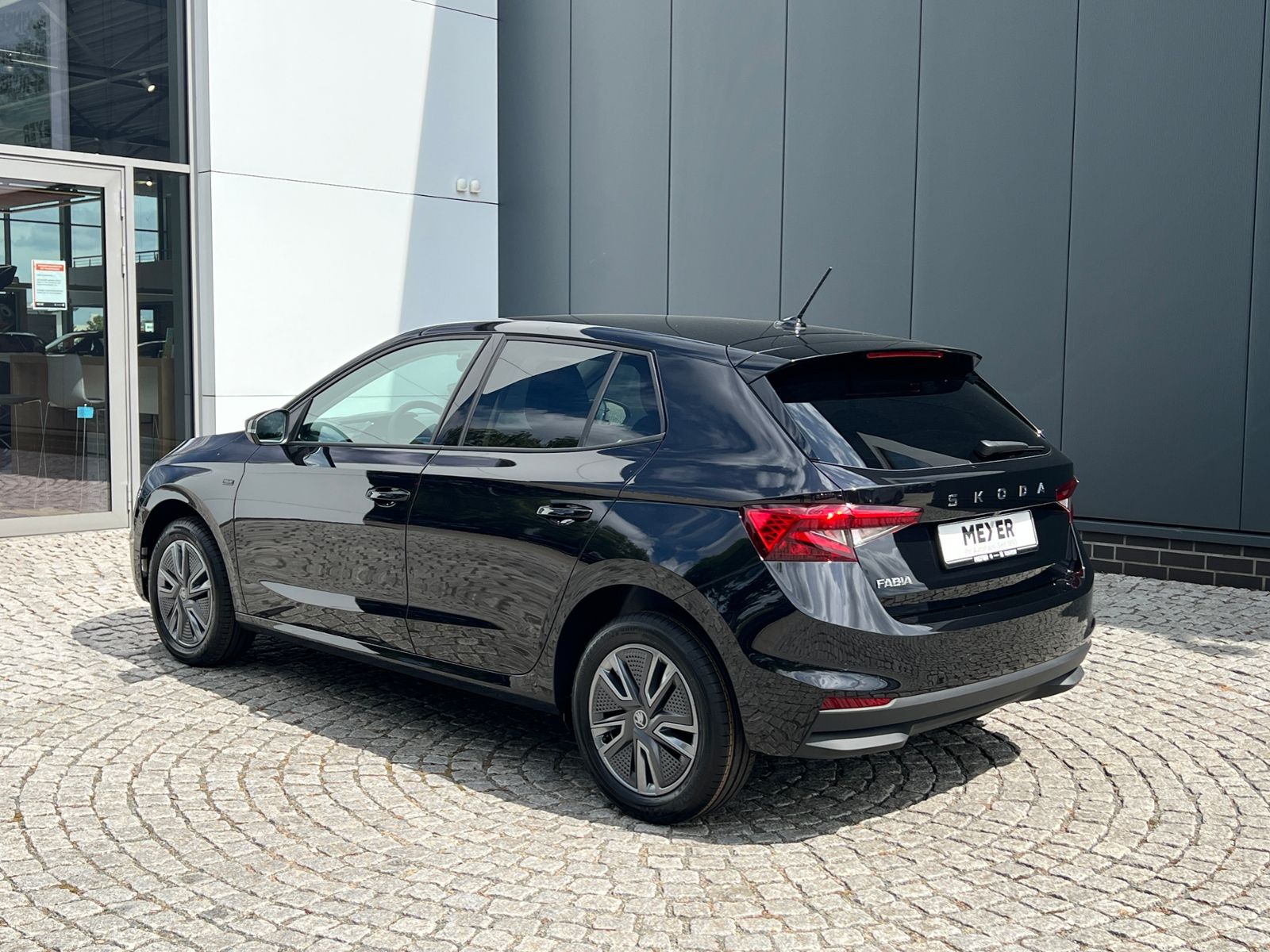 Fahrzeugabbildung SKODA Fabia Tour 1.0 TSI *Winter-Paket,KESSY,Einparkhi
