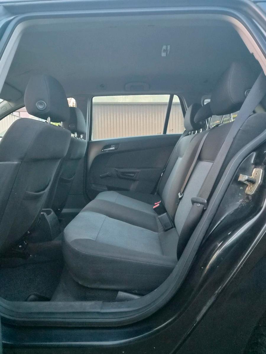 Opel Astra 2005 — photo 9