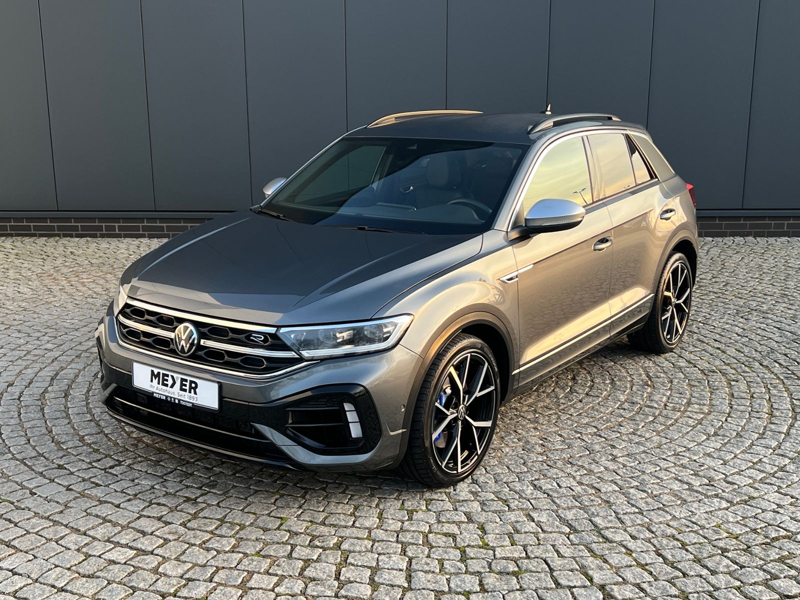 Fahrzeugabbildung Volkswagen T-Roc R 2.0 TSI DSG 4MOTION*AHK,Leder,Navi,Rückf