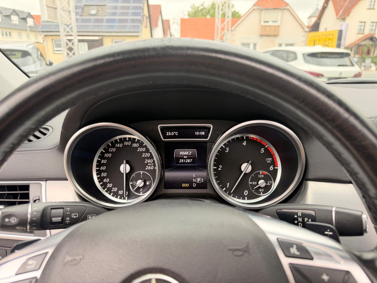 Mercedes-Benz ML 350 ML BlueTec 4Matic AMG*Pano.*AHK*