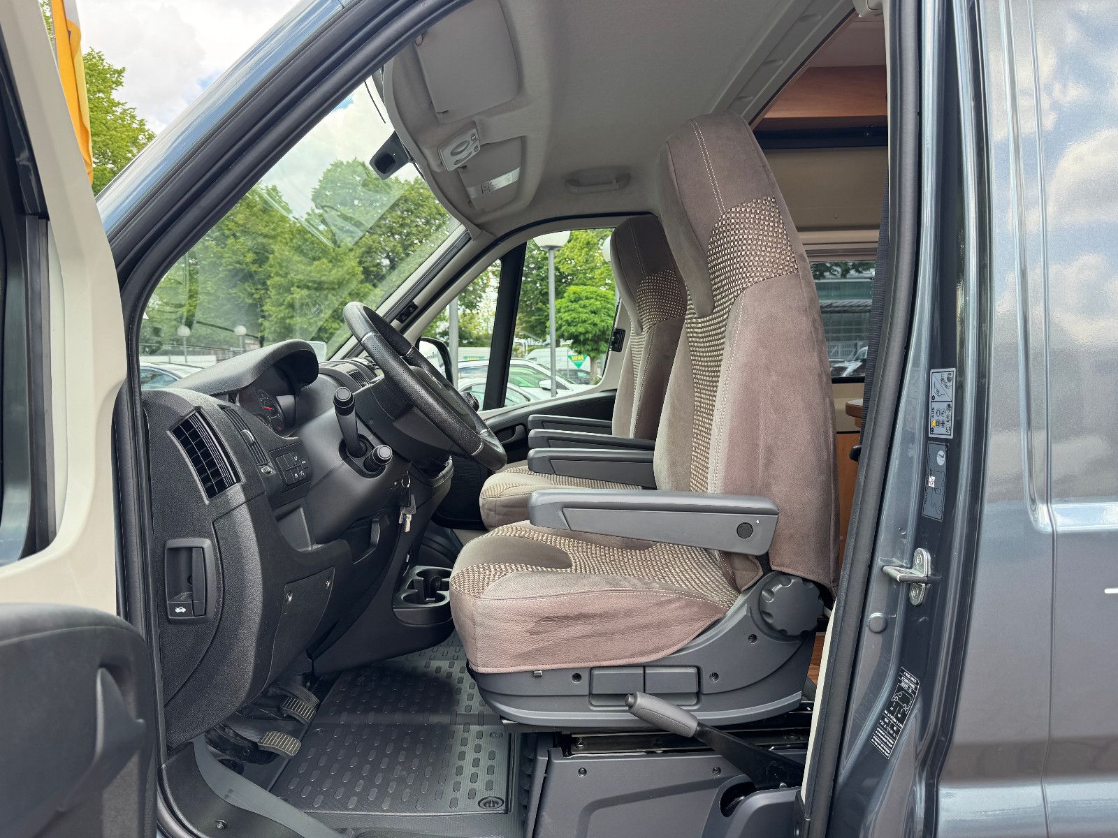 Fahrzeugabbildung Pössl 540 ROADCAMP R NAVI KAMERA RAUMBAD 1.HAND