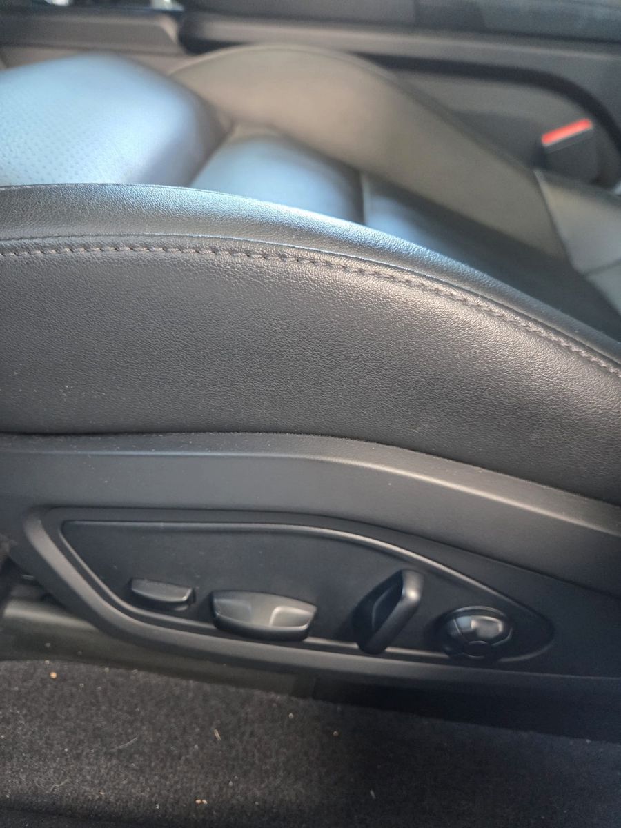 Fahrzeugabbildung Porsche Taycan/Sportsitze/Sportchrono/Innodrive