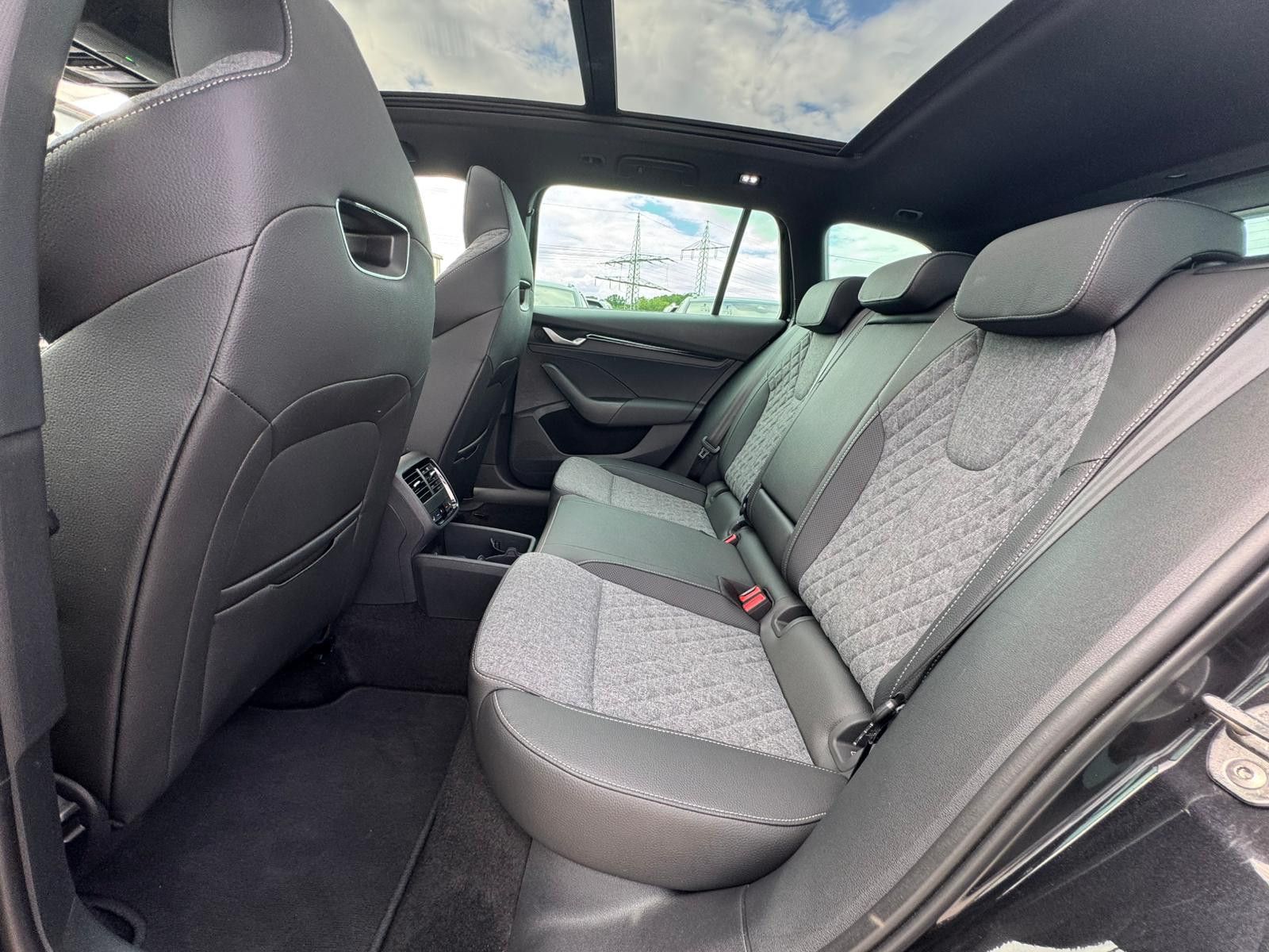 Fahrzeugabbildung SKODA Octavia 2.0 DSG Sportline MATRIX*PANO*CANT.*5J.G