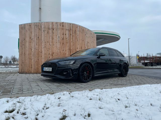 Audi RS4 Avant /Keramik,AGA,Carbon,HuD,Matrix,B&O,...