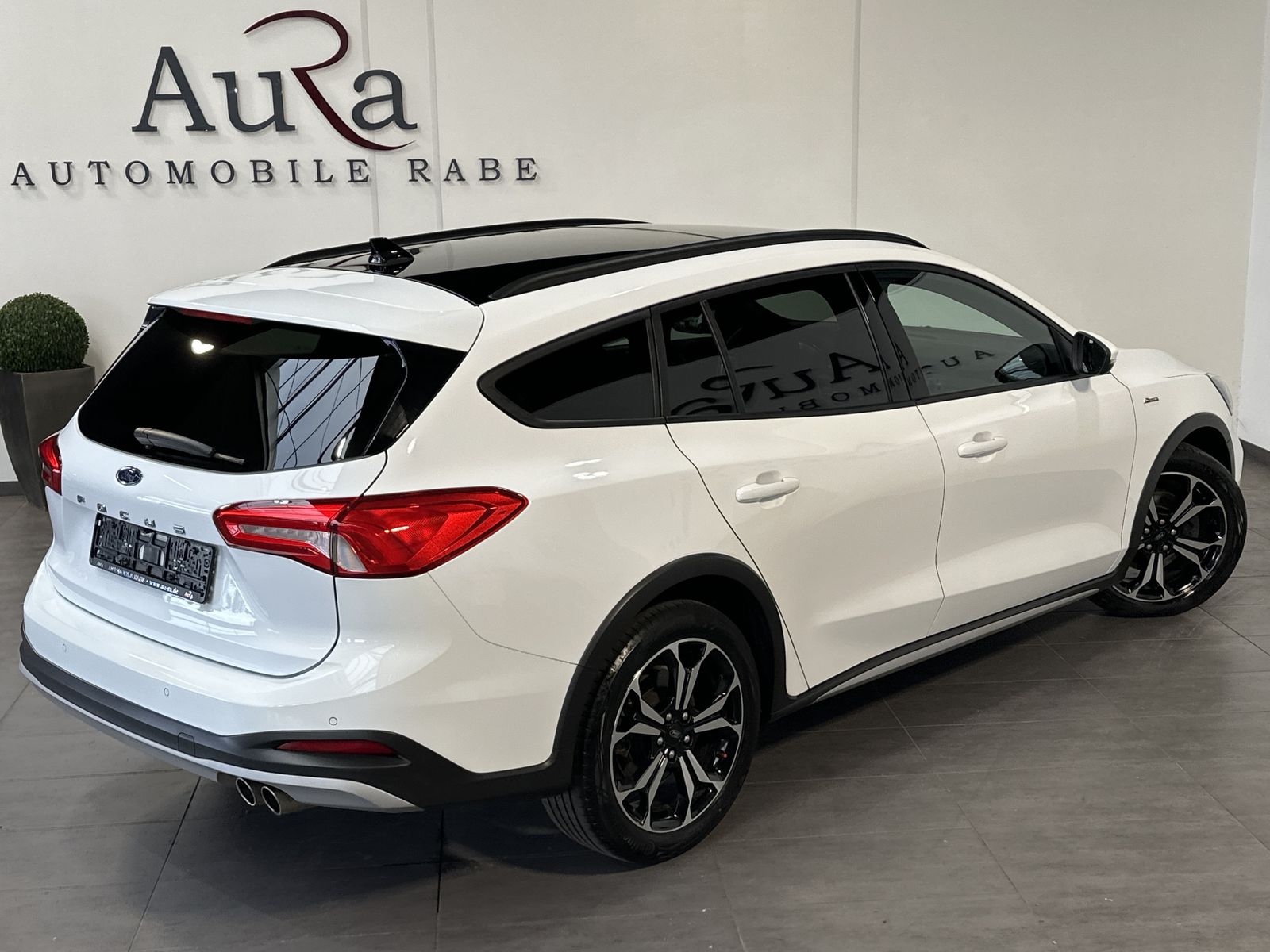 Fahrzeugabbildung Ford Focus 1.5 EB Aut. ACTIVE X NAV+LED+PANO+KAM+VC