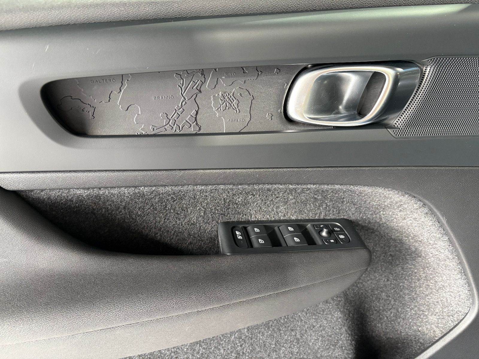 Fahrzeugabbildung Volvo XC 40 Core Plus Recharge Electric/KAMERA/CARPLAY