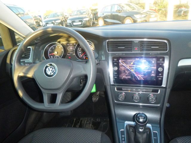 Fahrzeugabbildung Volkswagen Golf VII Variant >Navi/Klima/VW Connect<