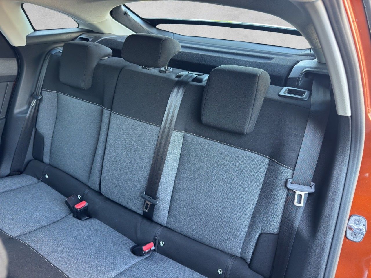 Fahrzeugabbildung Citroën C4 Lim. ë- Feel