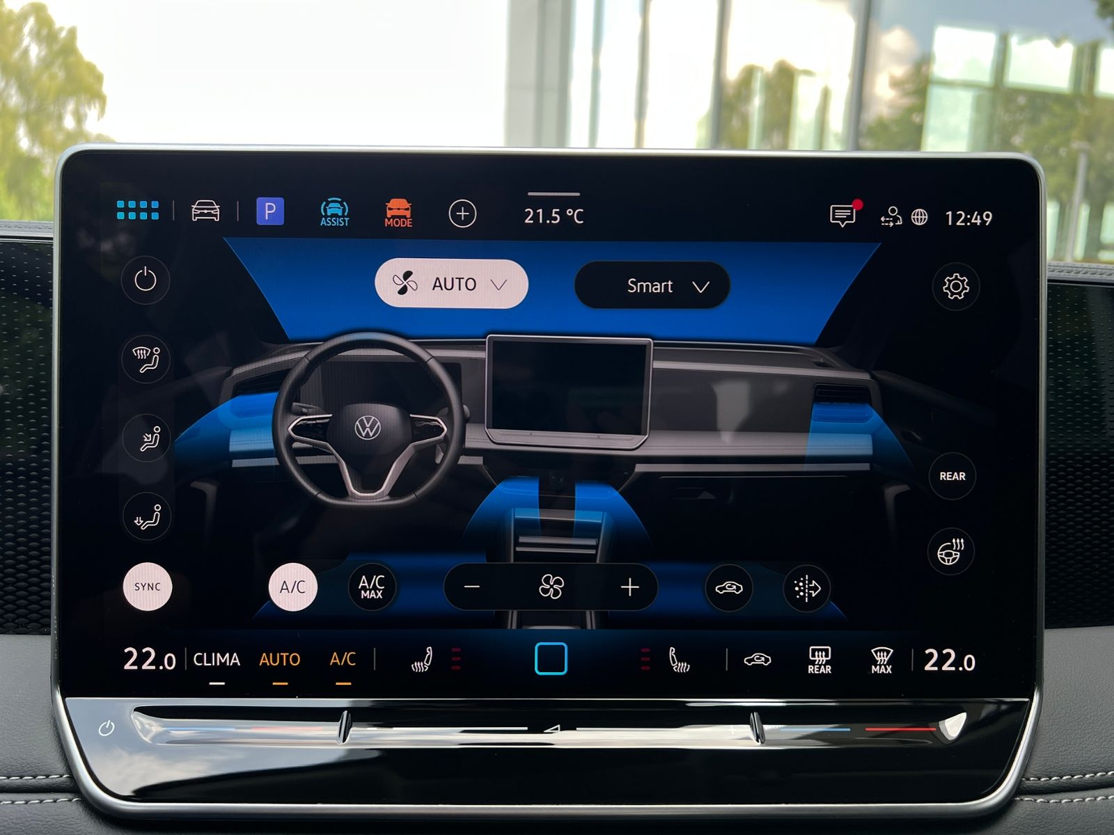 Fahrzeugabbildung Volkswagen Tiguan LIFE 1.5 eTSI DSG *AHK, LED Plus, Kamera,