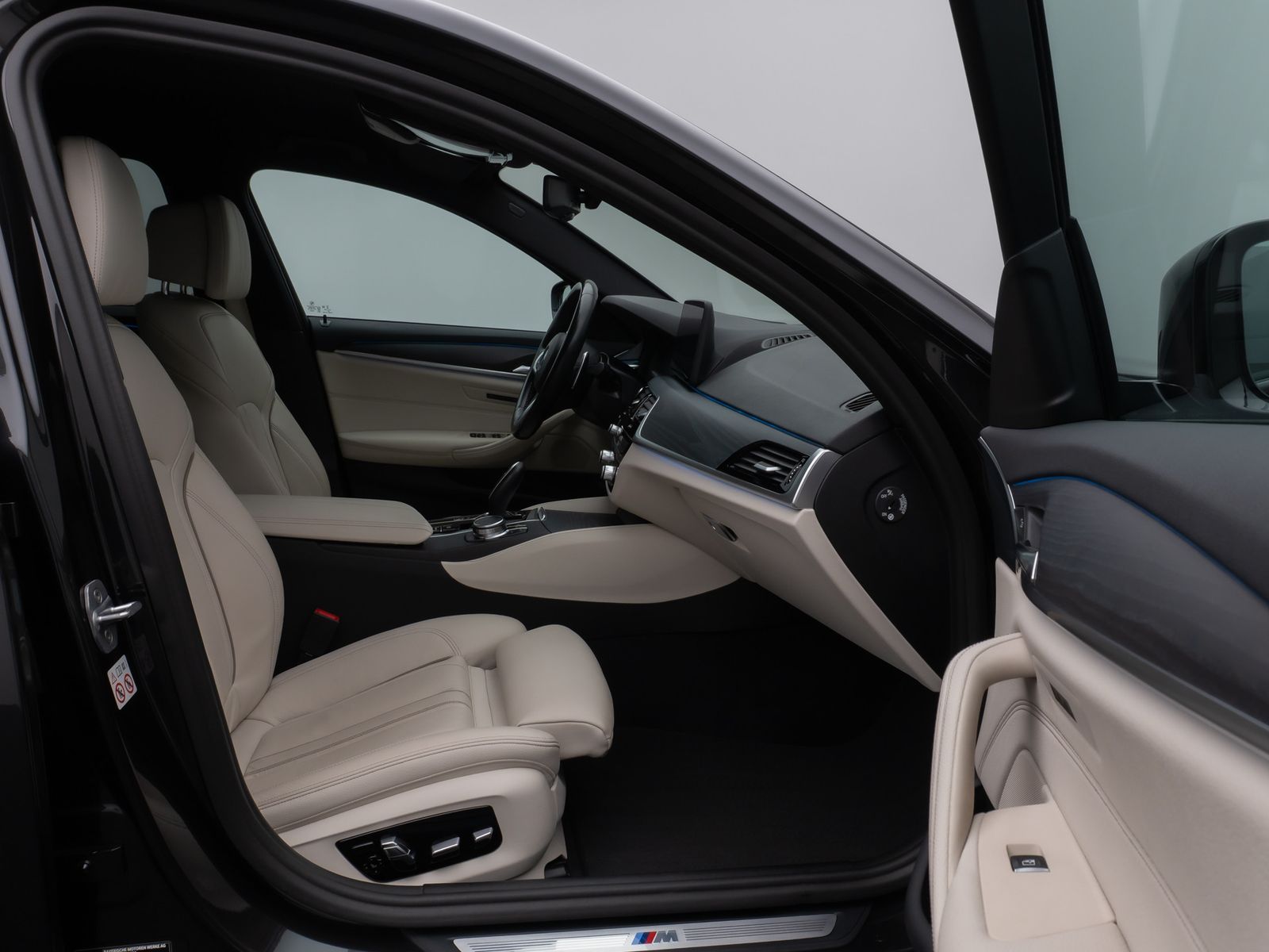 Fahrzeugabbildung BMW 530e xD M Sport Kamera Laser HUD DAB Komfort AHK