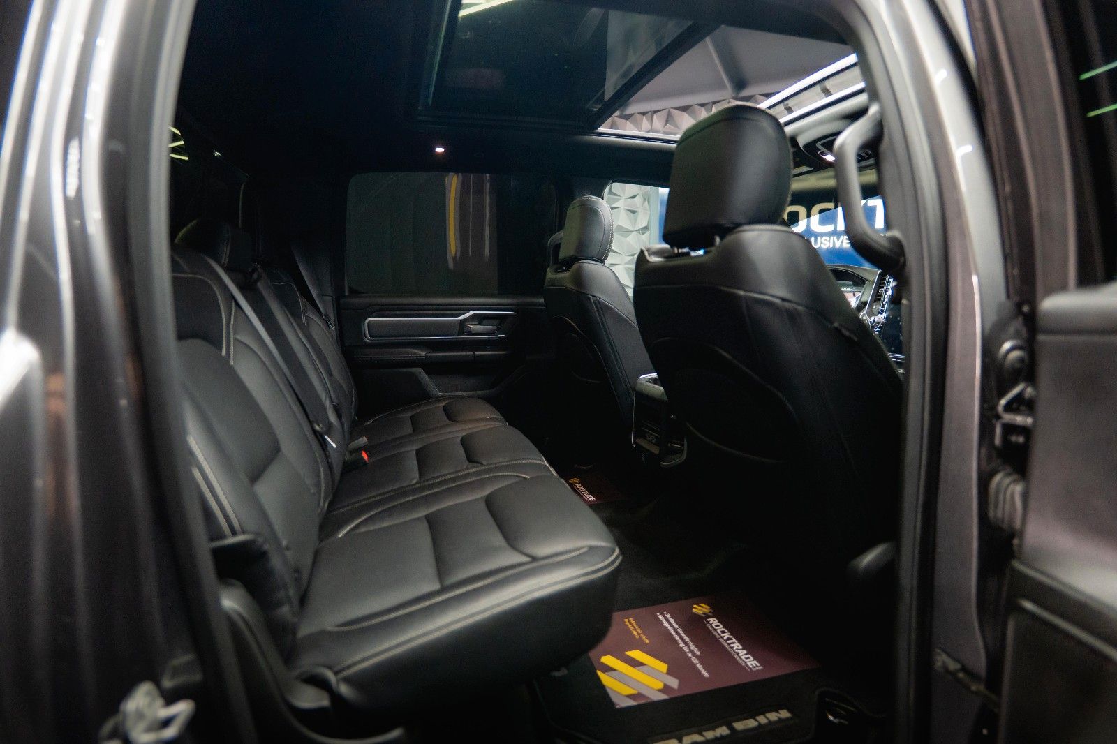 Fahrzeugabbildung Dodge RAM 5.7 V8 HEMI 4x4 ROCKY RIDGE OFFROAD Pano 19%