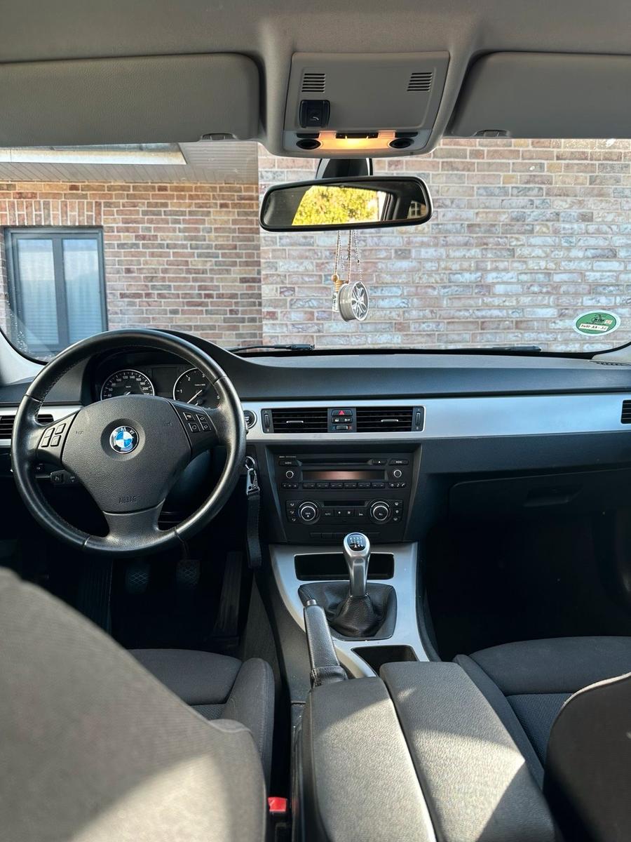 BMW 320 2012 — engine 184 HP (135kW)