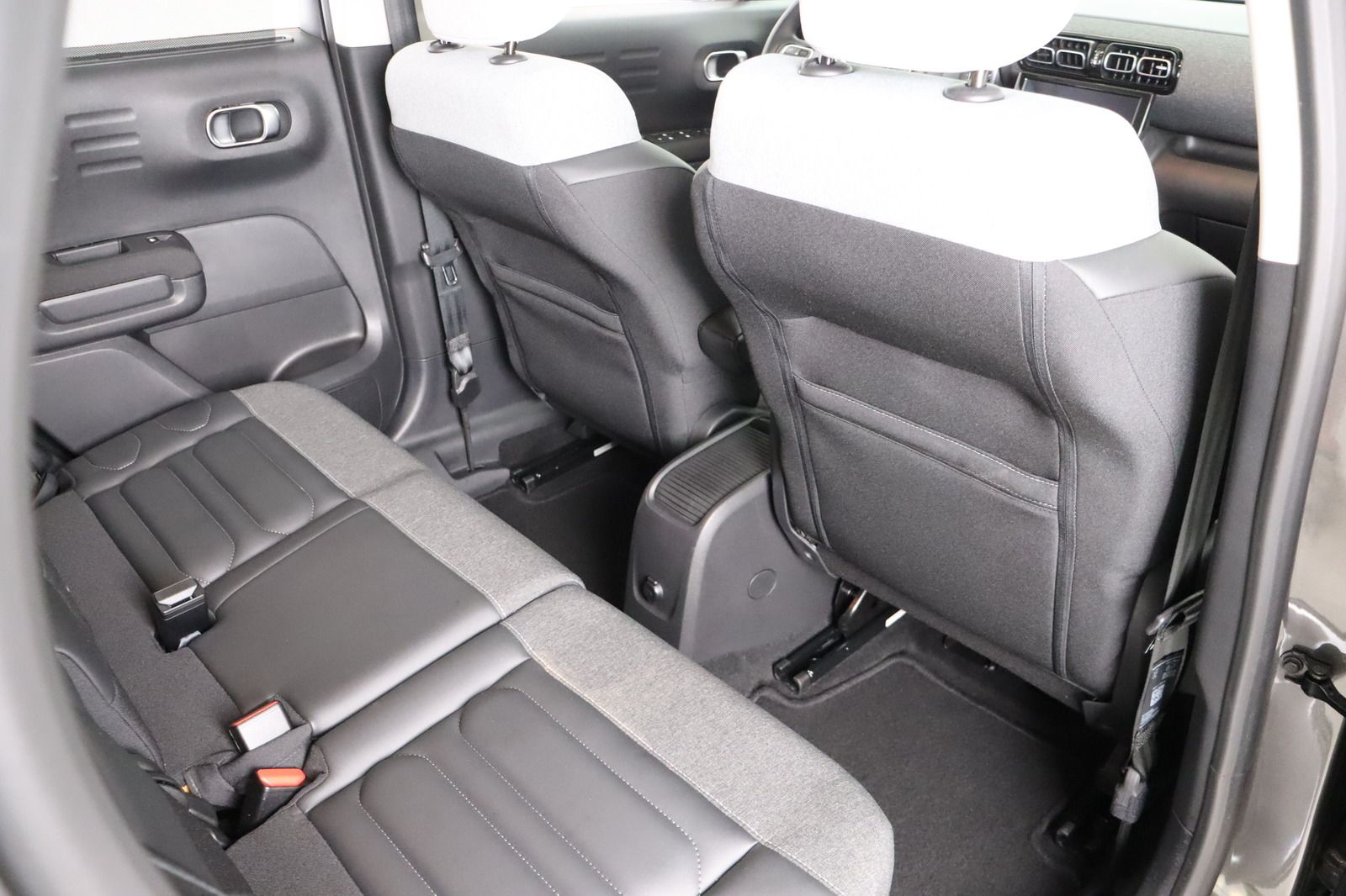 Fahrzeugabbildung Citroën C3 Aircross PT 110 Shine * LED * SHZ *