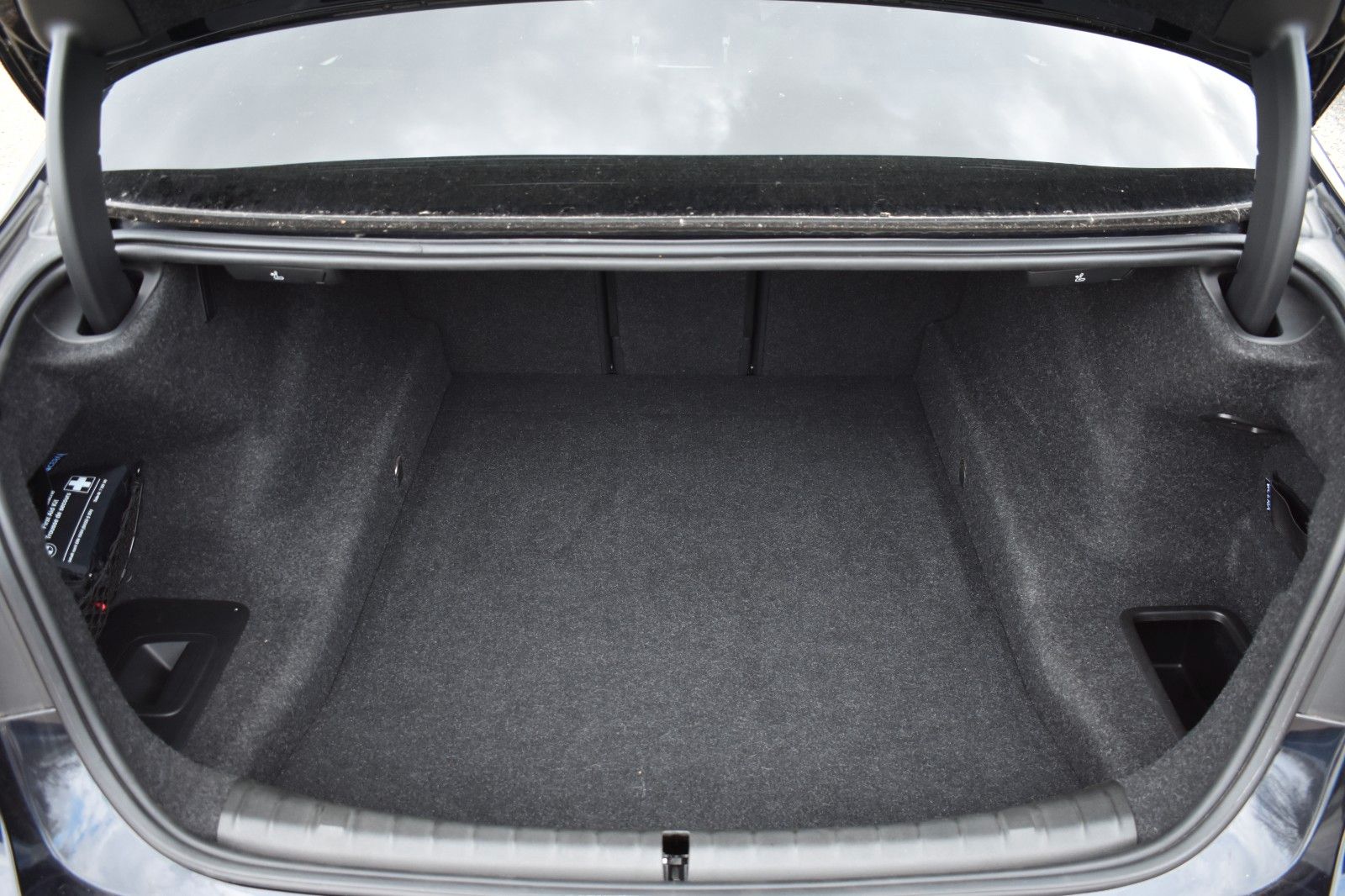 Fahrzeugabbildung BMW M550i Limo xDrive Night Vision HUD 360°  1 Hand