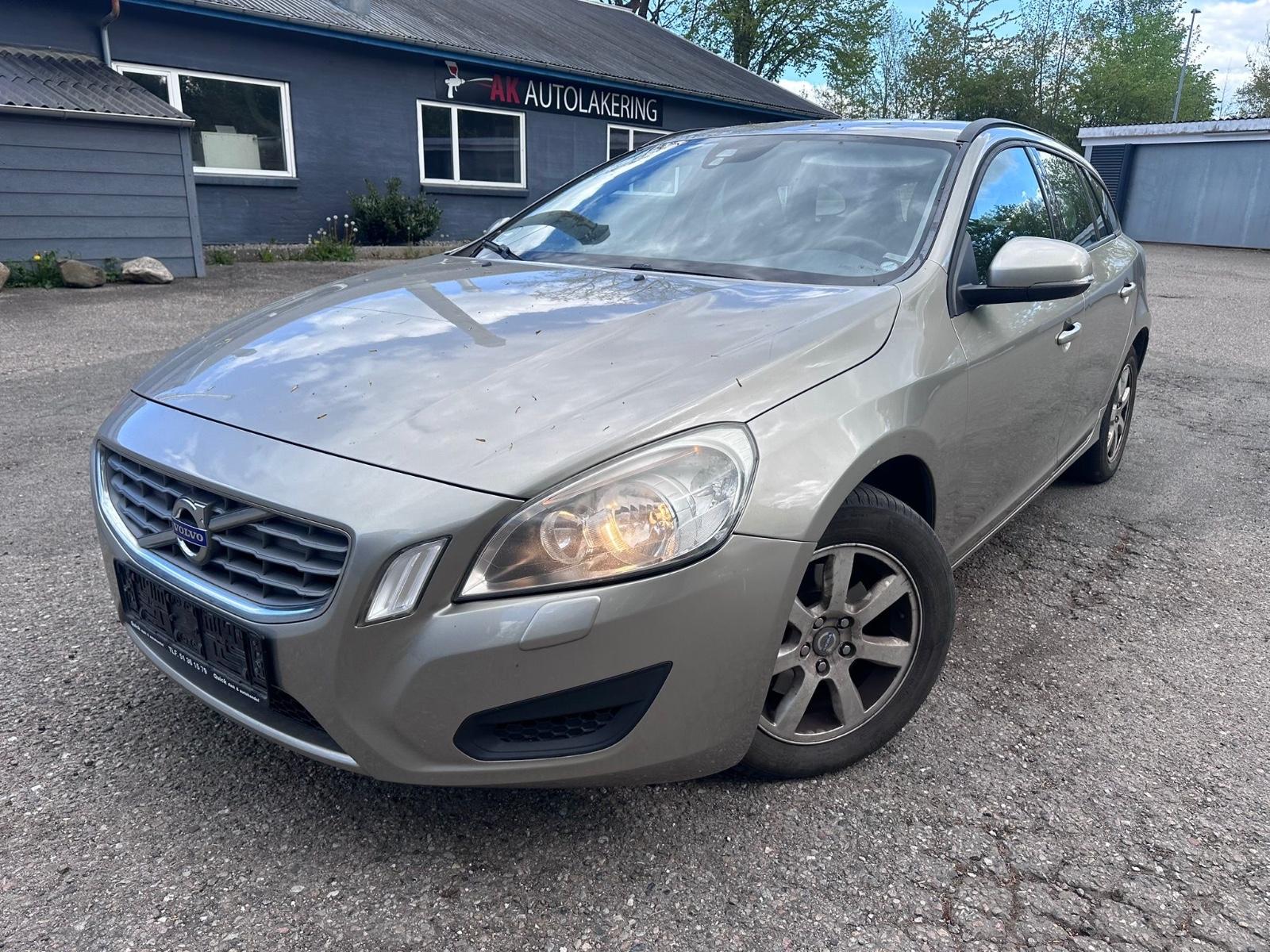 Volvo V60 2012 — photo 8
