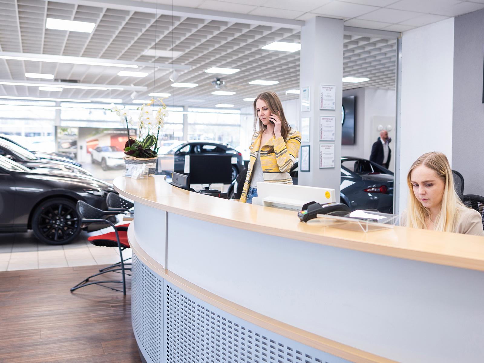 showroom-image-top