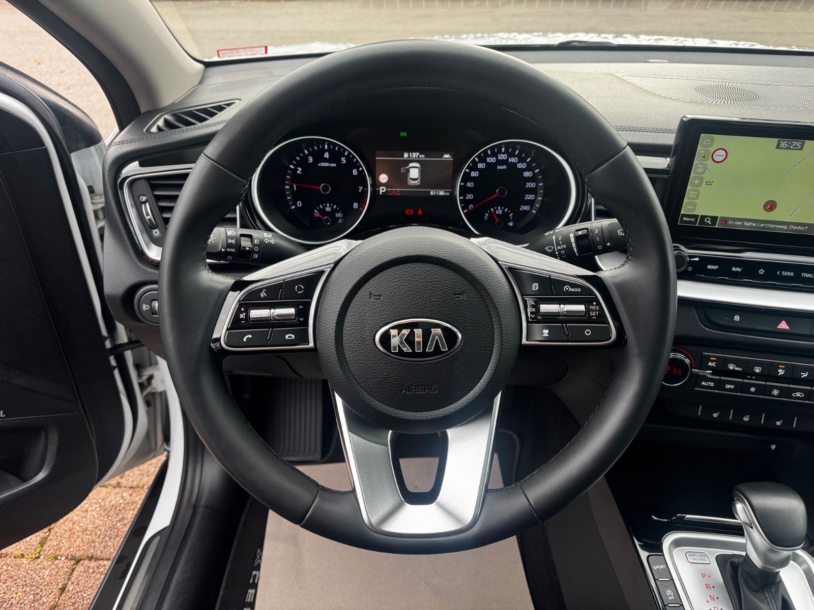 Fahrzeugabbildung Kia XCEED 1.5T SPIRIT 160PS NAV GLASDACH