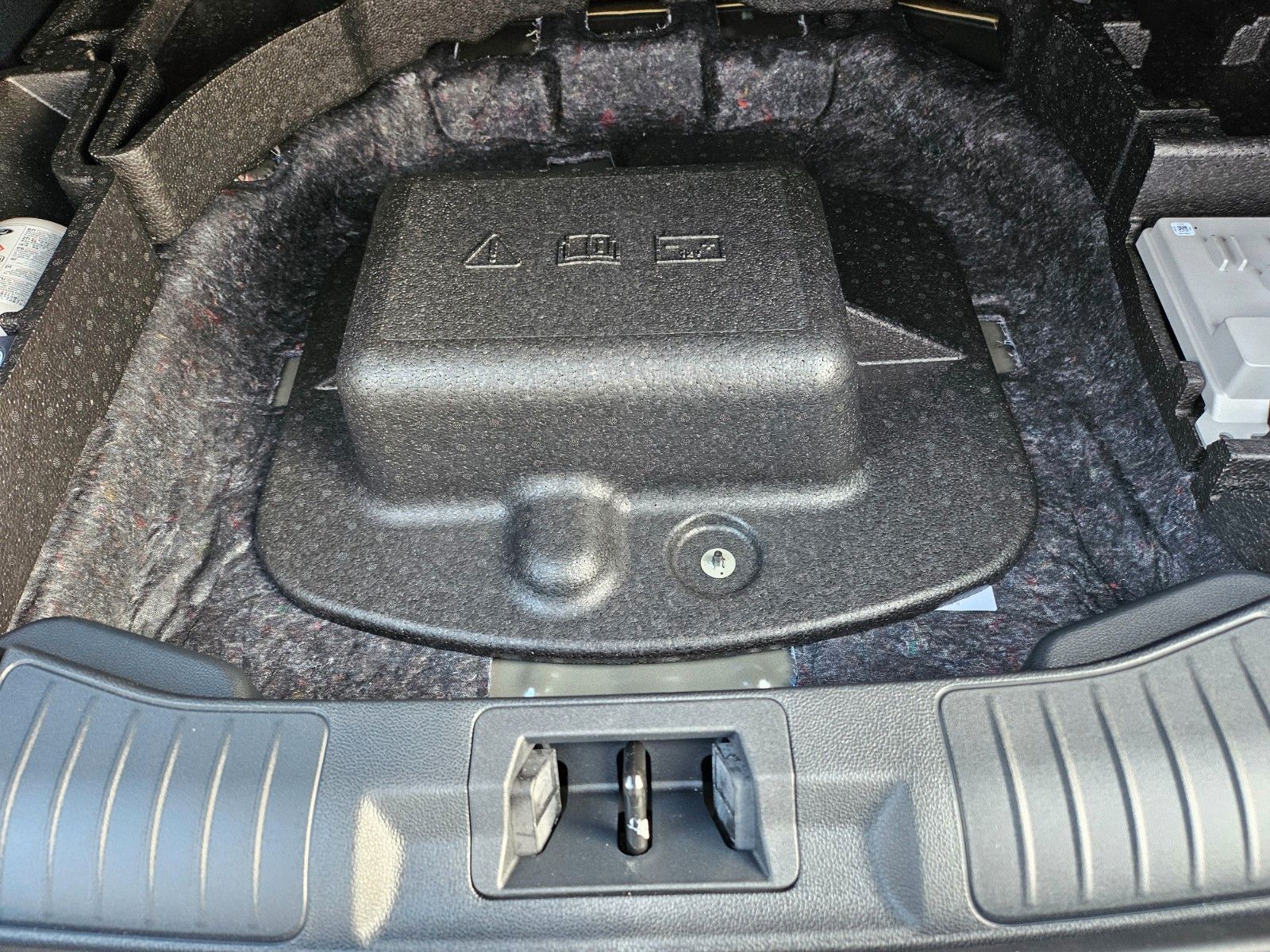 Fahrzeugabbildung Ford Kuga Plug-In Hybrid Sound Edition
