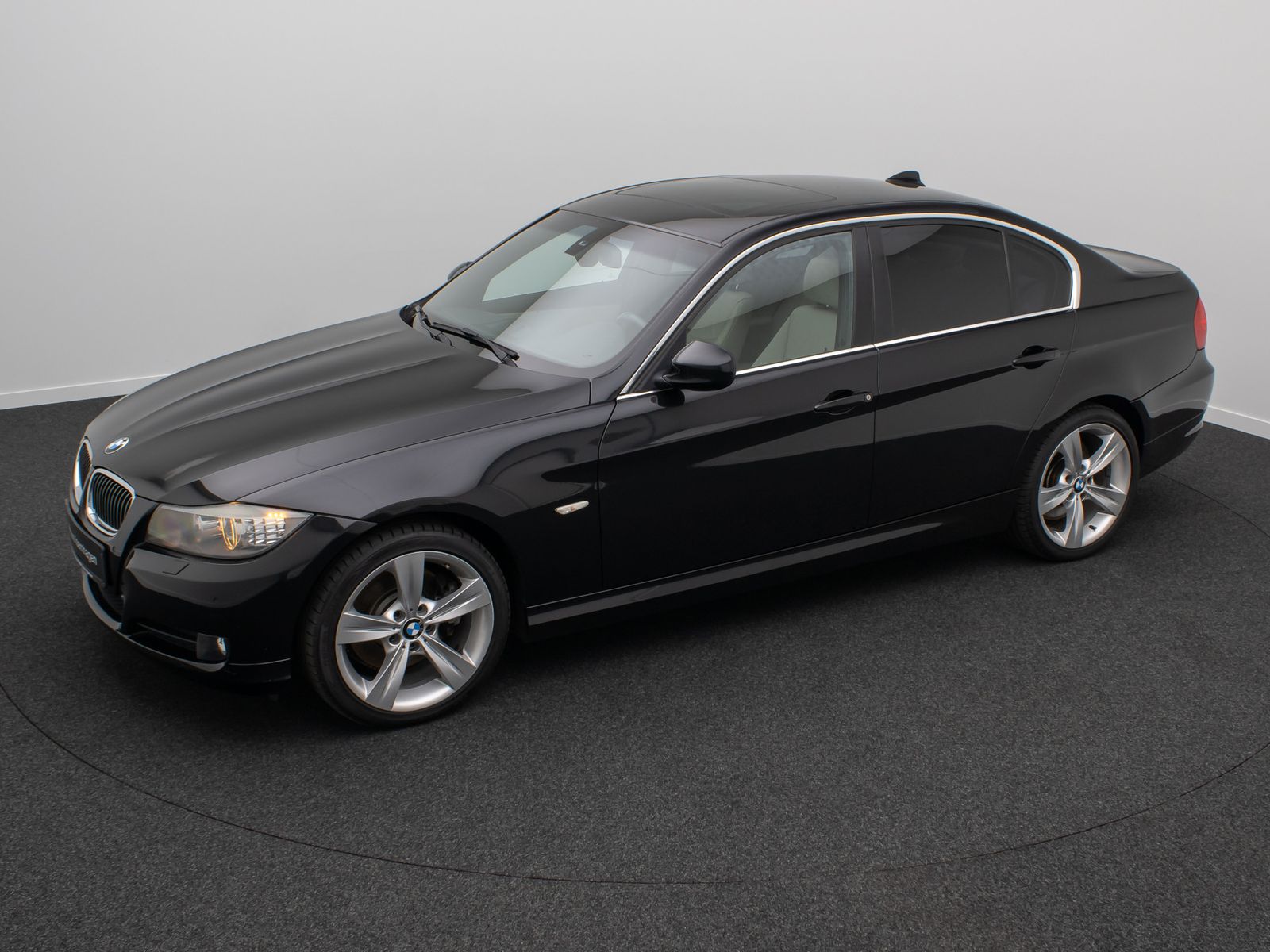 Fahrzeugabbildung BMW 325d GeschwindigReg Xenon PDC Alarm HiFi Leder