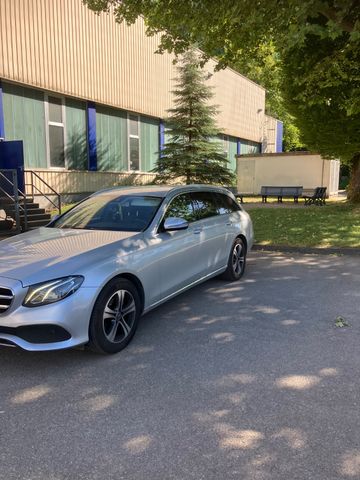 MERCEDES-BENZ E 220 d T Autom. -