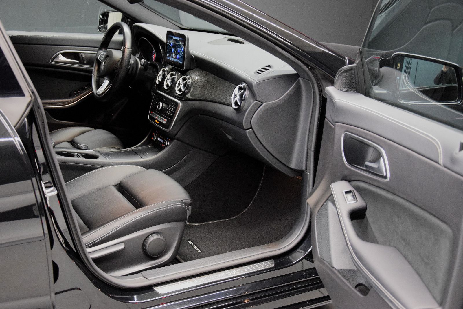 Fahrzeugabbildung Mercedes-Benz CLA 200d Shooting Brake AMG Urban Style Edition
