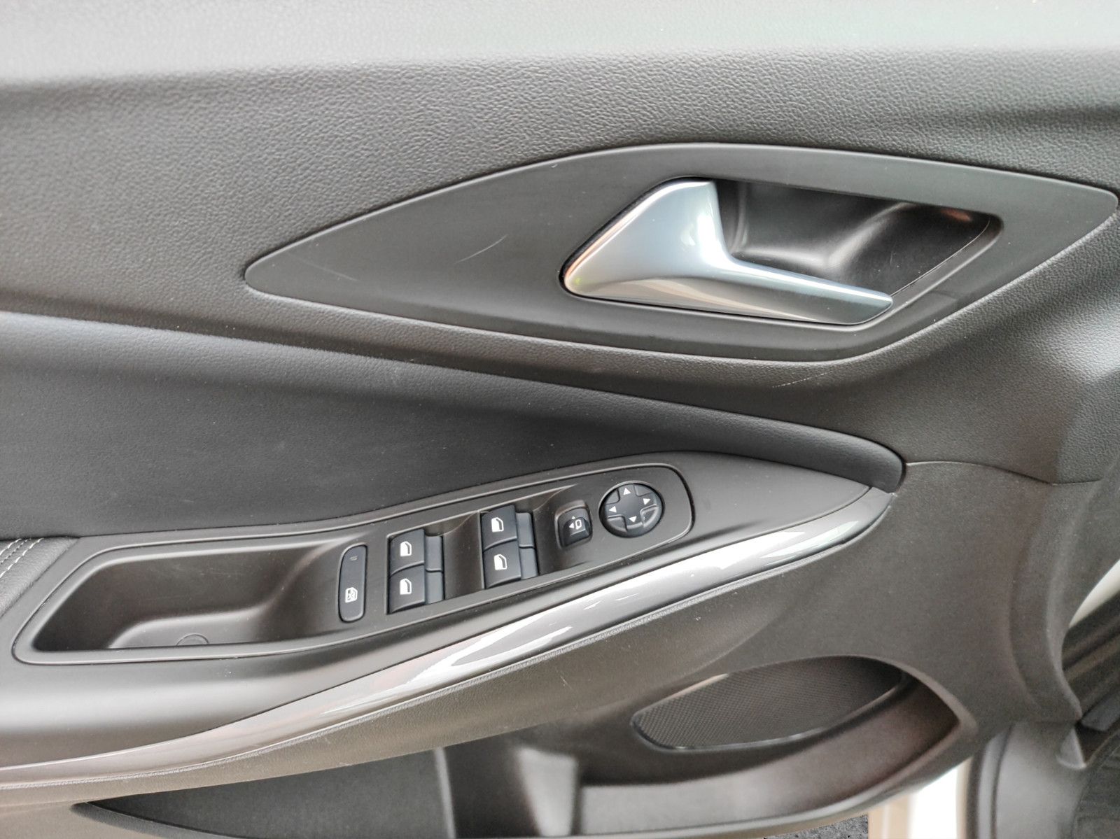 Fahrzeugabbildung Opel Grandland (X)/Navi/360gKamera/Shz/1.Hand