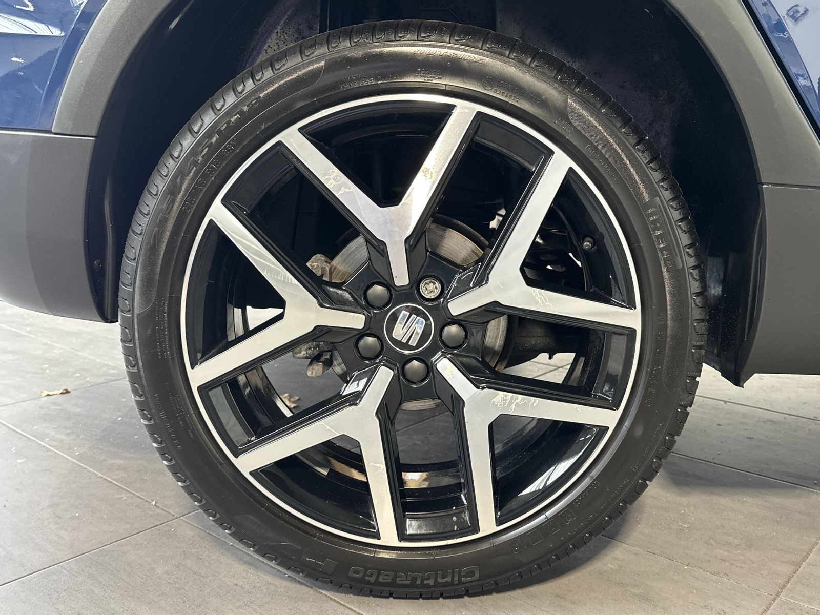 Fahrzeugabbildung SEAT Arona 1.0 TSI FR-Line DSG NAV+SHZ+APS+DAB+TEMPO+