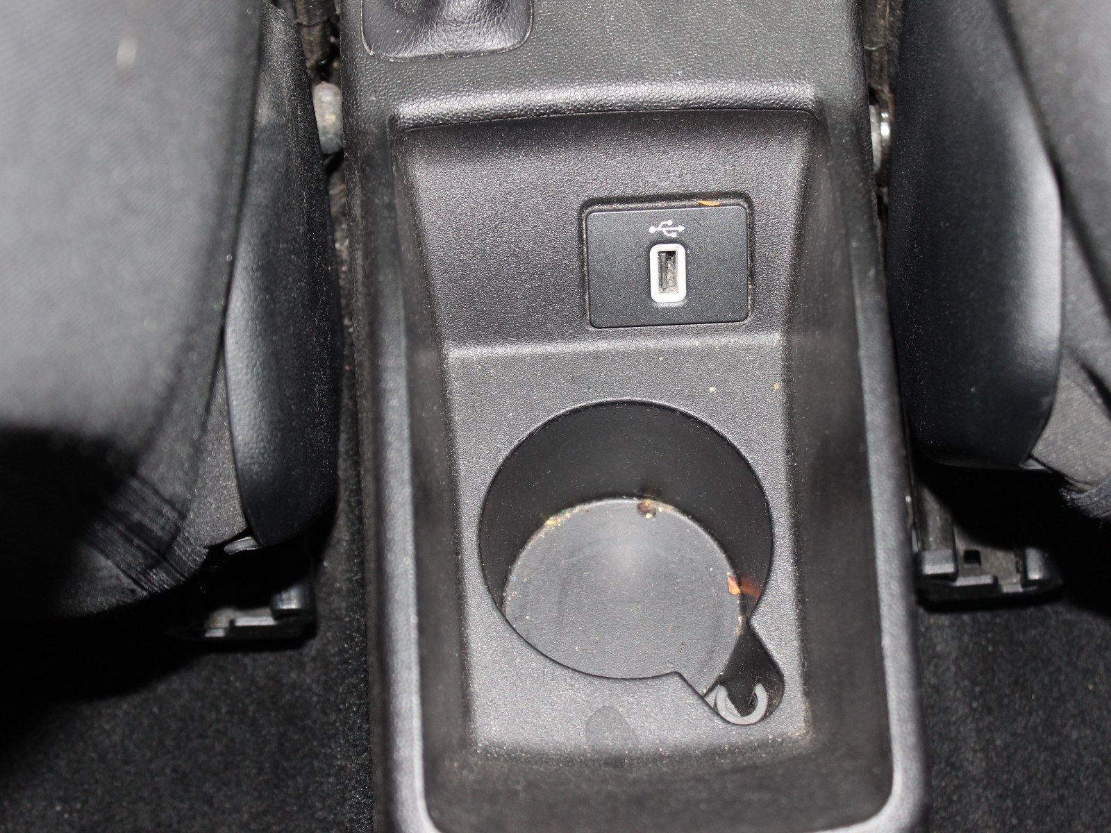 Fahrzeugabbildung Ford Fiesta Cool & Connect 1,1
